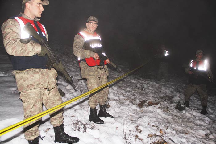 Havada çifte acı, 2 savaş uçağı aynı yere çakıldı Havada çifte acı, 2 savaş uçağı aynı yere çakıldı