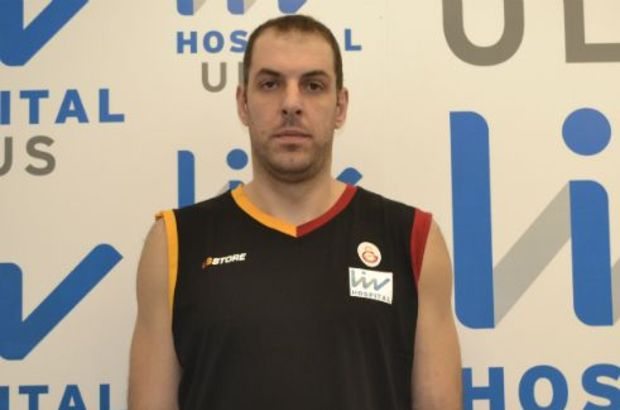 Galatasaray'da iki oyuncu kadro dışı! Galatasaray'da iki oyuncu kadro dışı!