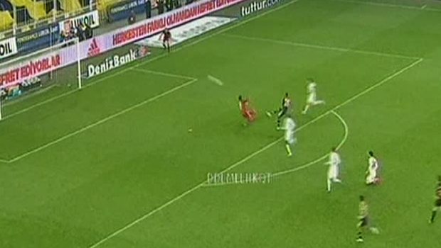 Emenike formasını çıkardı, oyundan çıkmak istedi Emenike formasını çıkardı, oyundan çıkmak istedi