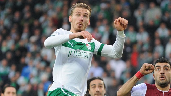 Galatasaray Serdar Aziz transferini bitiriyor Galatasaray Serdar Aziz transferini bitiriyor