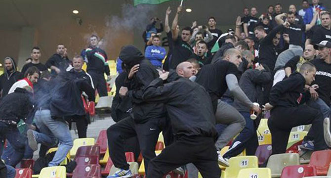 UEFA'dan 2 takıma ceza! UEFA'dan 2 takıma ceza!