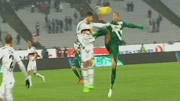 Fernandao'nun tekmesi Beşiktaş Bursa maçına damga vurdu Fernandao'nun tekmesi Beşiktaş Bursa maçına damga vurdu