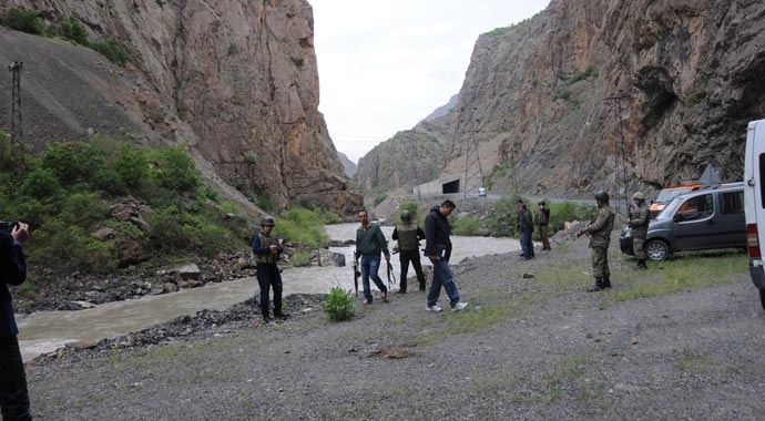 Zap suyuna uçtuktan sonra kaybolan 5 kişinin cesedi bulundu! Zap suyuna uçtuktan sonra kaybolan 5 kişinin cesedi bulundu!