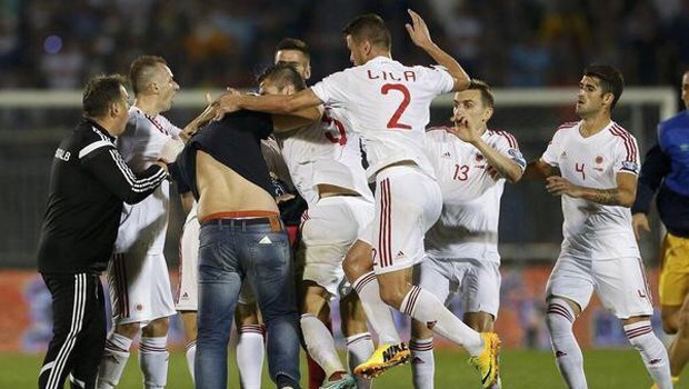 Putin futbola el attı! Putin futbola el attı!