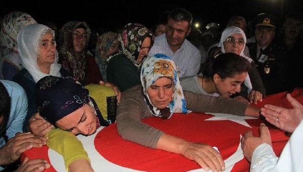 Kürtçe ağıtlarla toprağa verildi Kürtçe ağıtlarla toprağa verildi