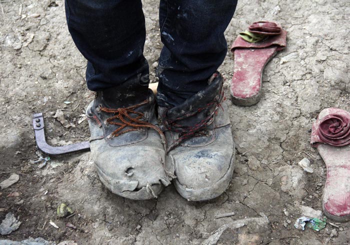 Dinamit deposunda yaşıyorlar! Dinamit deposunda yaşıyorlar!