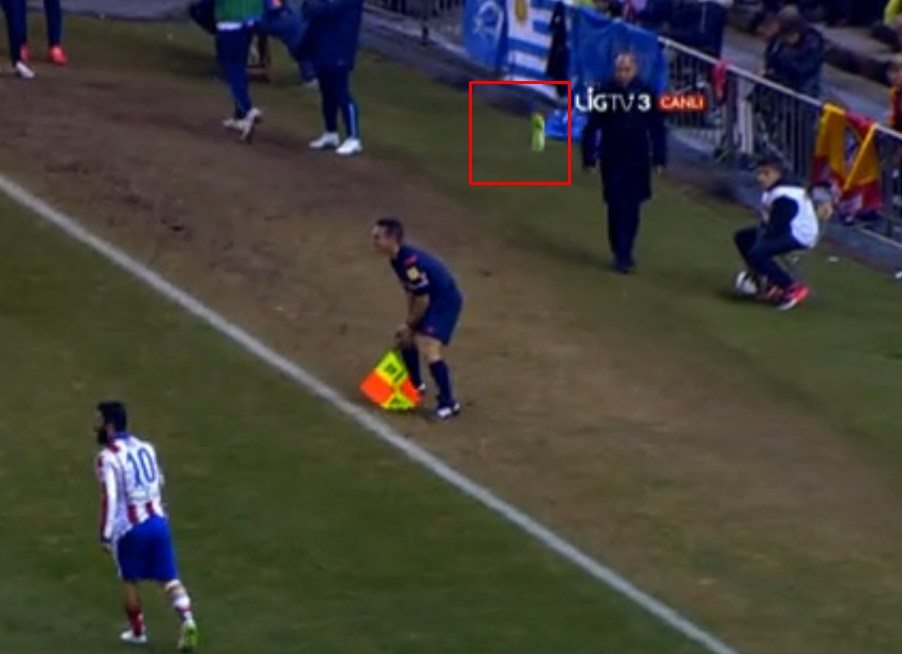 Arda Turan hakeme ayakkabı fırlattı Arda Turan hakeme ayakkabı fırlattı