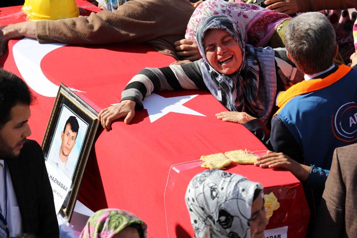 O madencinin tabutundaki bu detay yürekleri dağladı O madencinin tabutundaki bu detay yürekleri dağladı