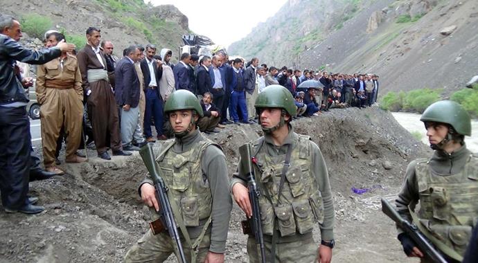 Zap suyuna uçan araçtan 5 kişinin cesedi çıkarıldı! Zap suyuna uçan araçtan 5 kişinin cesedi çıkarıldı!