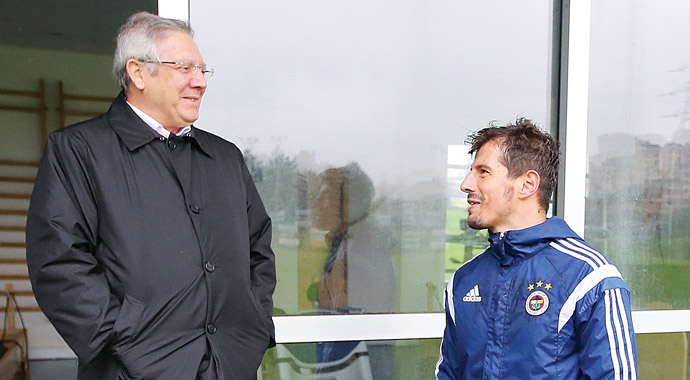 Fenerbahçe Başkanı Aziz Yıldırım'dan ezeli rakiplerine şok eleştiri Fenerbahçe Başkanı Aziz Yıldırım'dan ezeli rakiplerine şok eleştiri