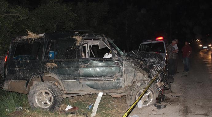 Adana'da korkunç kaza: 5 ölü, 3 yaralı Adana'da korkunç kaza: 5 ölü, 3 yaralı