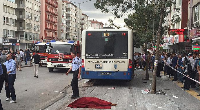 Ankara'da katliam gibi kaza: 12 ölü 7 yaralı Ankara'da katliam gibi kaza: 12 ölü 7 yaralı