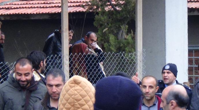 Bebeğini görünce intihardan vazgeçti Bebeğini görünce intihardan vazgeçti