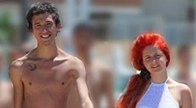 Plajda ölü bulunan gençlerin cenazeleri ailelerine verildi Plajda ölü bulunan gençlerin cenazeleri ailelerine verildi