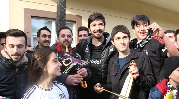 Beşiktaş'a Rize'de kemençe ve Tulumlu karşılama Beşiktaş'a Rize'de kemençe ve Tulumlu karşılama