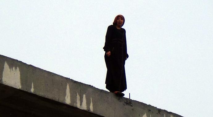 Bebeğini görünce intihardan vazgeçti Bebeğini görünce intihardan vazgeçti