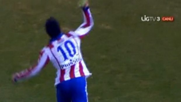Arda Turan hakeme ayakkabı fırlattı Arda Turan hakeme ayakkabı fırlattı