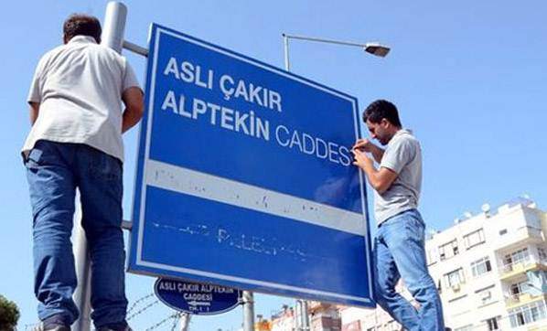İsmi caddeden kaldırıldı, yerine ise... İsmi caddeden kaldırıldı, yerine ise...