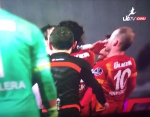 Beşiktaş-Galatasaray maçı Veli'nin kırmızı kartı Beşiktaş-Galatasaray maçı Veli'nin kırmızı kartı