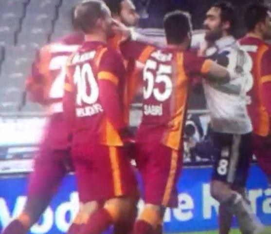 Beşiktaş-Galatasaray maçı Veli'nin kırmızı kartı Beşiktaş-Galatasaray maçı Veli'nin kırmızı kartı