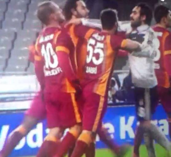 Beşiktaş-Galatasaray maçı Veli'nin kırmızı kartı Beşiktaş-Galatasaray maçı Veli'nin kırmızı kartı