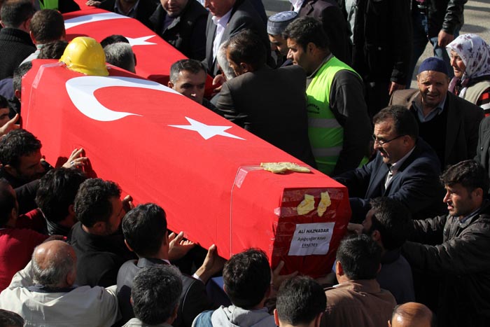 O madencinin tabutundaki bu detay yürekleri dağladı O madencinin tabutundaki bu detay yürekleri dağladı