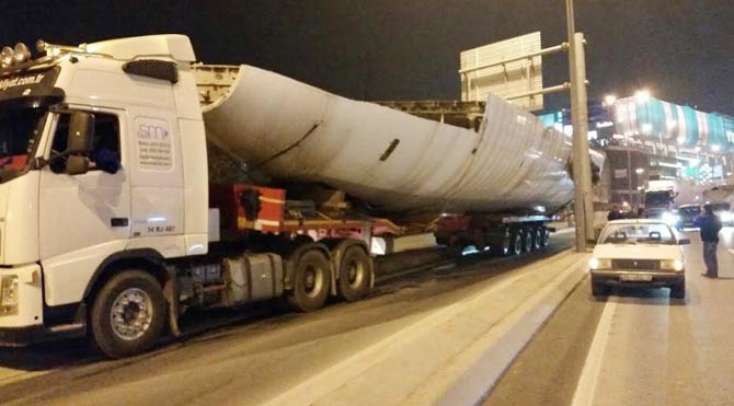 İstanbul E-5'te uçak kazası! İstanbul E-5'te uçak kazası!