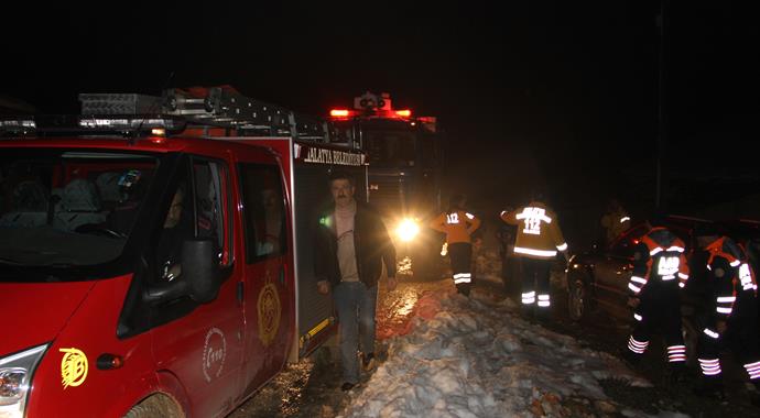 Malatya'da 2 askeri uçak düştü, 4 asker şehit Malatya'da 2 askeri uçak düştü, 4 asker şehit