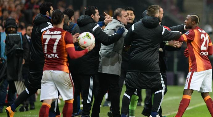 Arena'da koridorlar savaş alanı! Arena'da koridorlar savaş alanı!