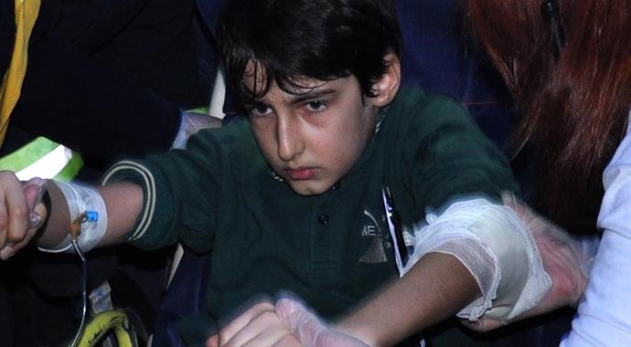 Öğrencinin koluna sınıfın kapı kolu saplandı Öğrencinin koluna sınıfın kapı kolu saplandı