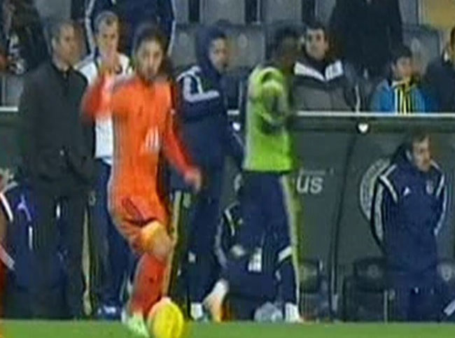 Emenike yine olay çıkardı! Emenike yine olay çıkardı!