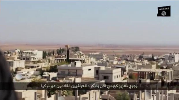 IŞİD esir İngiliz gazeteciye Kobani'de haber yaptırdı IŞİD esir İngiliz gazeteciye Kobani'de haber yaptırdı