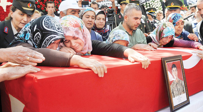 Şehitlerimizi on binler uğurladı... Şehitlerimizi on binler uğurladı...