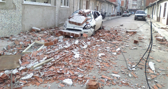 Lodos yıktı geçti Lodos yıktı geçti