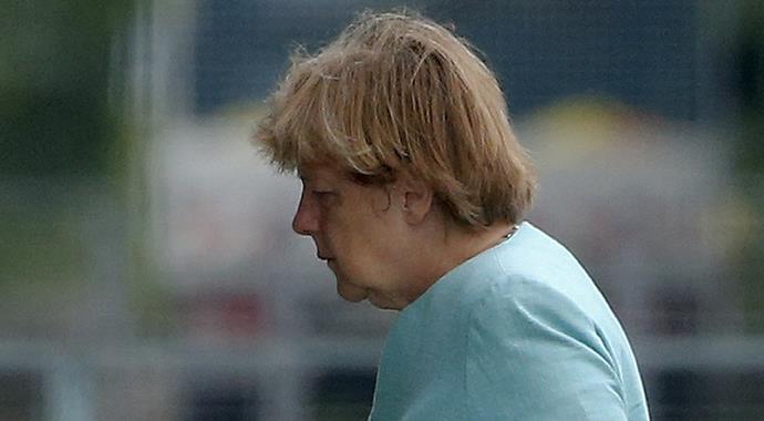 Tarihi kare! Merkel hiç böyle görülmemişti Tarihi kare! Merkel hiç böyle görülmemişti