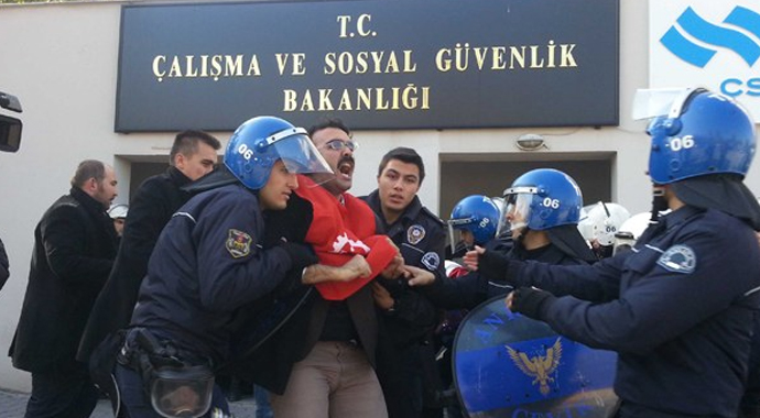 Bakanlık önünde Ermenek protestosu: 17 gözaltı! Bakanlık önünde Ermenek protestosu: 17 gözaltı!