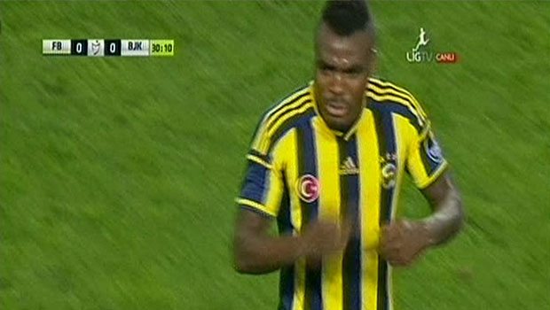 Emenike formasını çıkardı, oyundan çıkmak istedi Emenike formasını çıkardı, oyundan çıkmak istedi