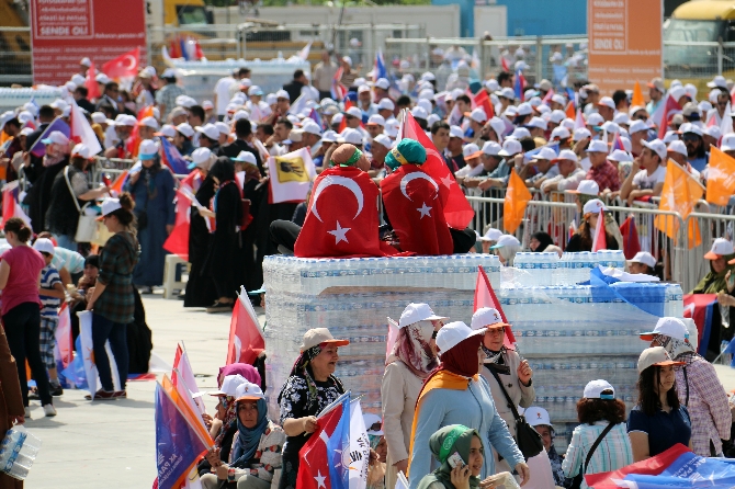 Maltepe'de meydan dolmaya başladı, işte son durum Maltepe'de meydan dolmaya başladı, işte son durum