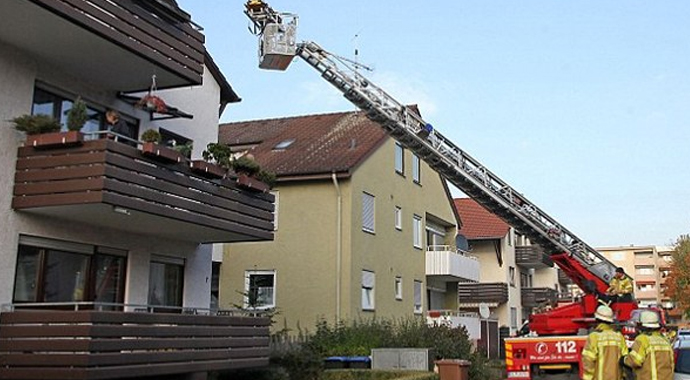 Beş yıldır yıkanmayan adamı böyle kurtardılar Beş yıldır yıkanmayan adamı böyle kurtardılar