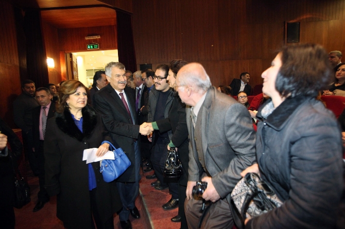 Nebil Özgentürk gözyaşlarına boğuldu Nebil Özgentürk gözyaşlarına boğuldu