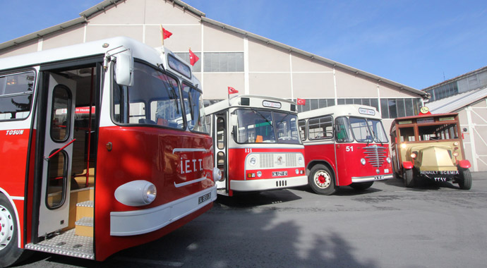 Nostaljik otobüsler İstanbul yollarında Nostaljik otobüsler İstanbul yollarında