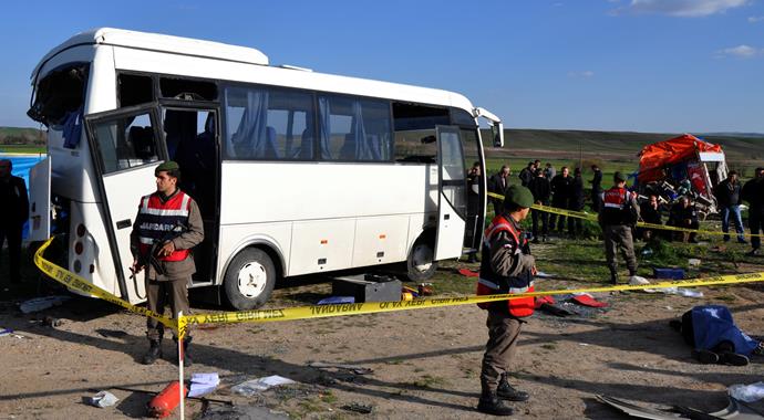 Kırıkkale'de trafik kazası; 1 ölü, 10 yaralı Kırıkkale'de trafik kazası; 1 ölü, 10 yaralı