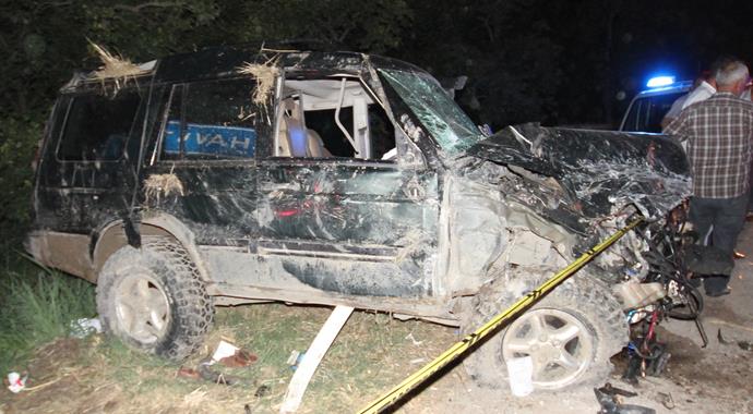 Adana'da korkunç kaza: 5 ölü, 3 yaralı Adana'da korkunç kaza: 5 ölü, 3 yaralı