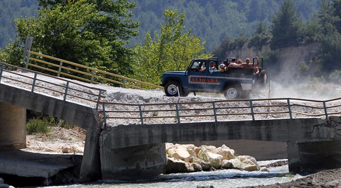 Muğla'daki bu köprü yürekleri ağza getiriyor! Muğla'daki bu köprü yürekleri ağza getiriyor!