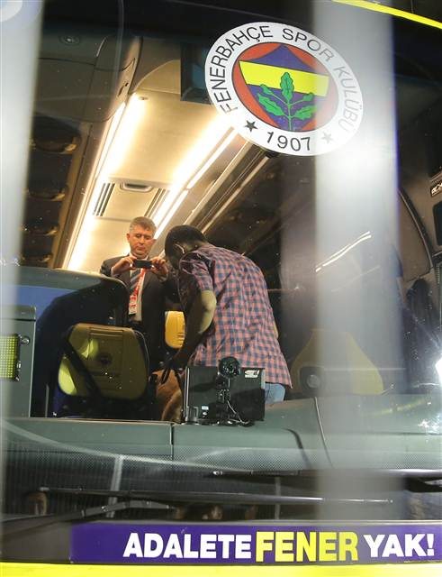 Fenerbahçe otobüsünde bomba araması! Fenerbahçe otobüsünde bomba araması!