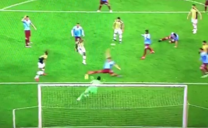 Fenerbahçe taraftarını çıldırtan olay pozisyonlar Fenerbahçe taraftarını çıldırtan olay pozisyonlar