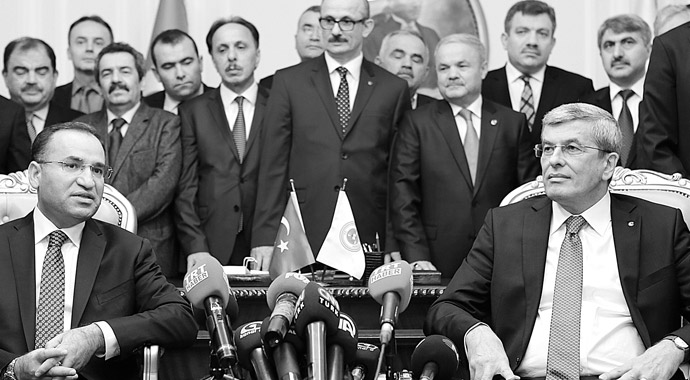 3 Bakanlık Müsteşarlara emanet! Yola aynen devam 3 Bakanlık Müsteşarlara emanet! Yola aynen devam