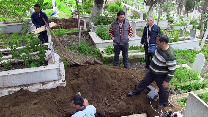 Mezar kazarken tarihi eser buldular! Mezar kazarken tarihi eser buldular!