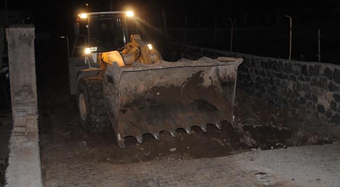 PKK'nın Cizre'de açtığı hendekler kapatıldı PKK'nın Cizre'de açtığı hendekler kapatıldı
