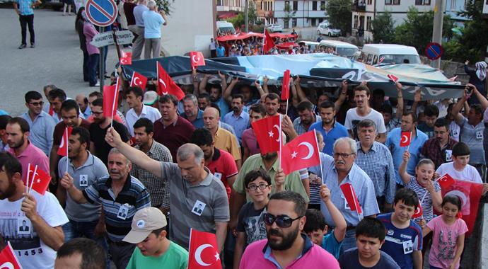 Göynük'te binler şehidimiz için yürüdü Göynük'te binler şehidimiz için yürüdü